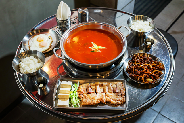 이돈집 근고기김치찌개